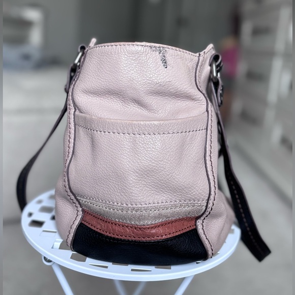 The Sak Kendra Pebbled Leather Hobo Shoulder Bag in Light Beige with Black Trim - Picture 3 of 13